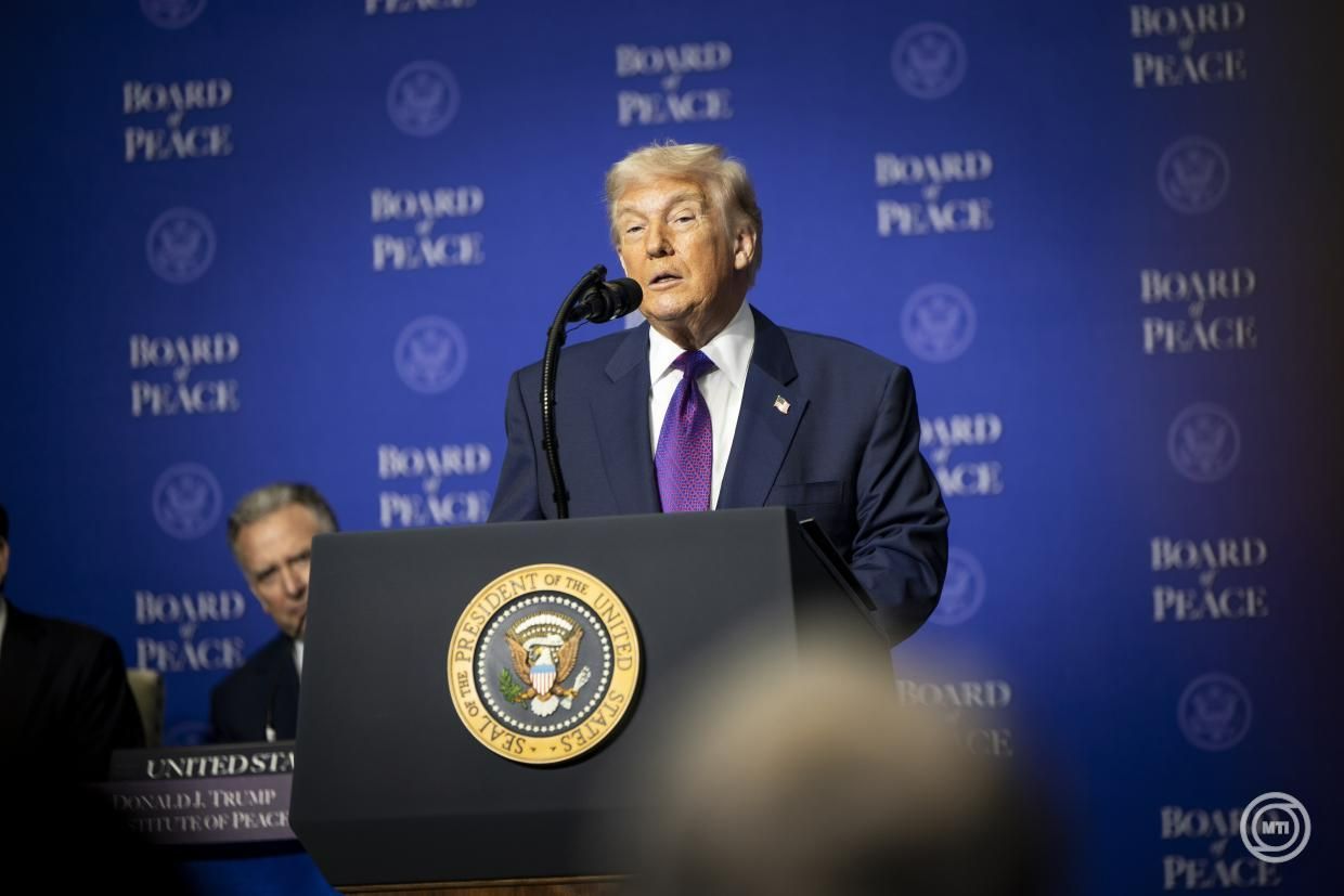 Az oroszországi olajfinomítók elleni ukrán támadások leállítását kérte Donald Trump